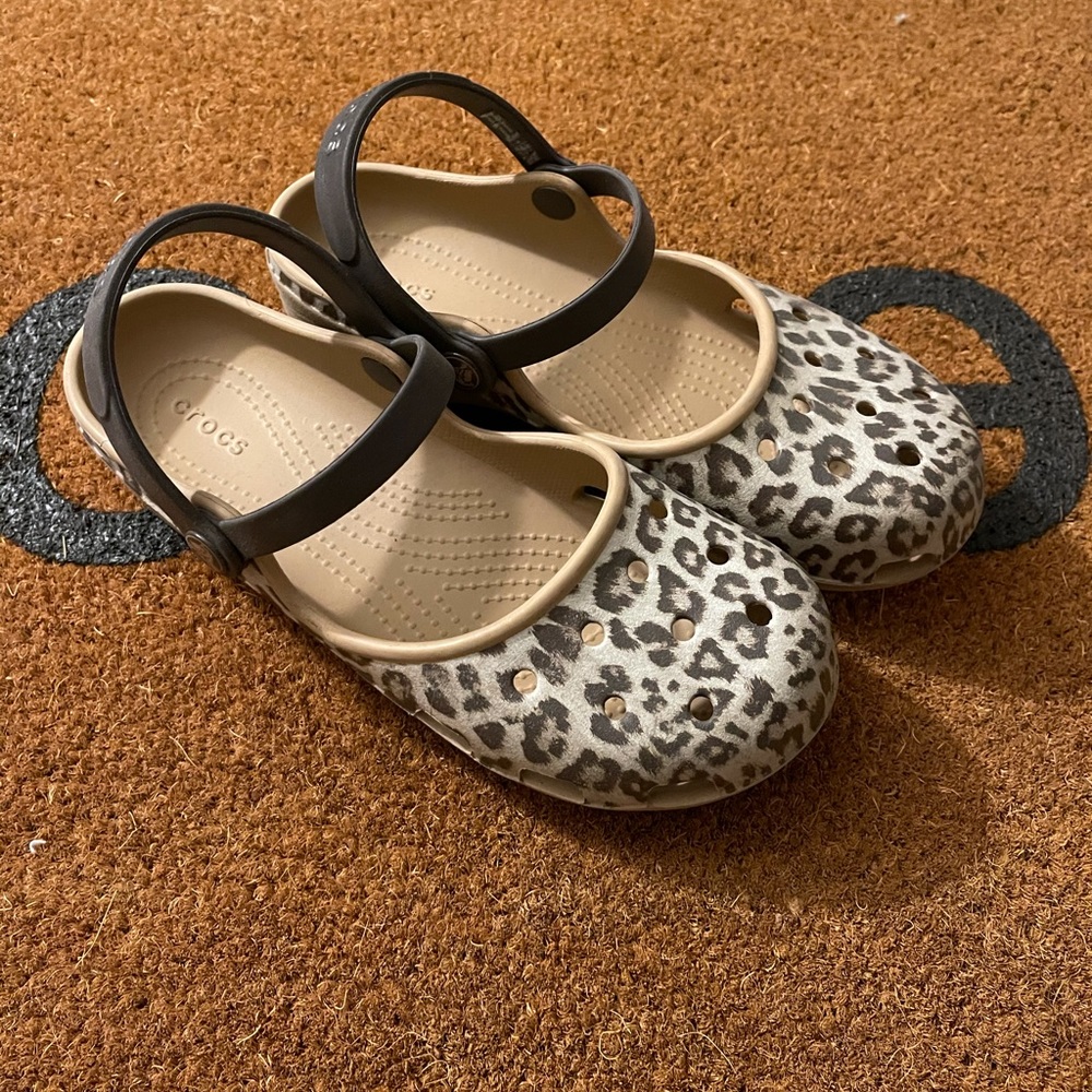 Crocs slippers US8 W will wash before shipped out